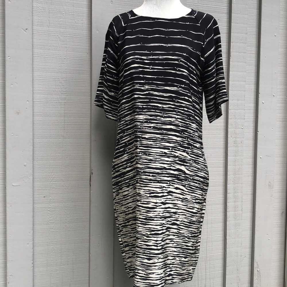 VINCE Black and White Silk Shift Dress w/Pockets